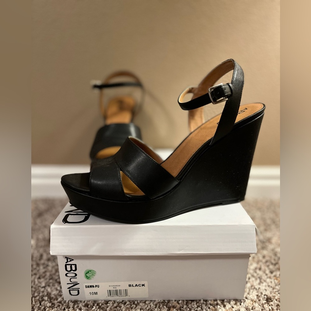 Abound black wedge platform sz 10